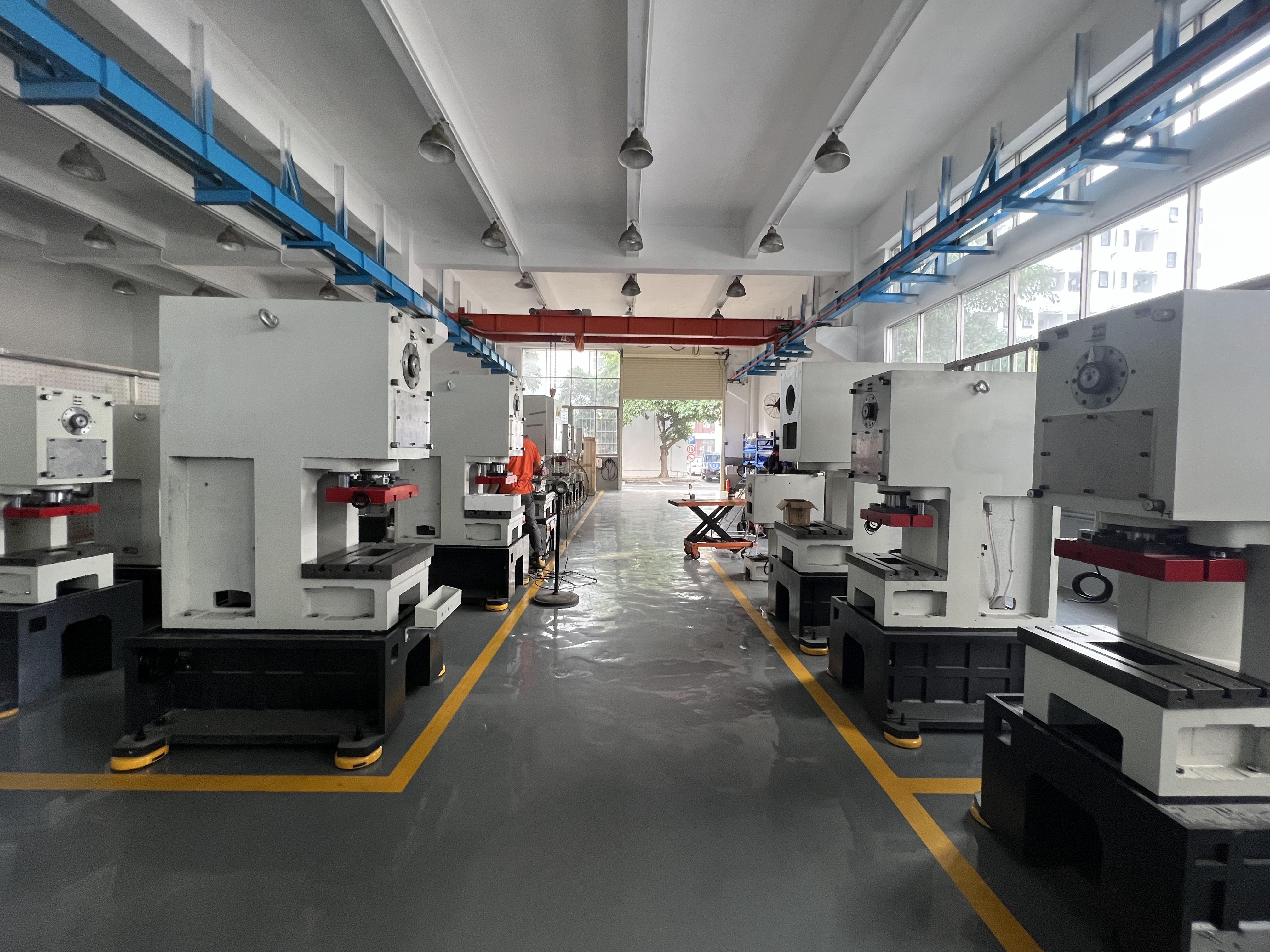 Servo Chong Factory Production Workshop 